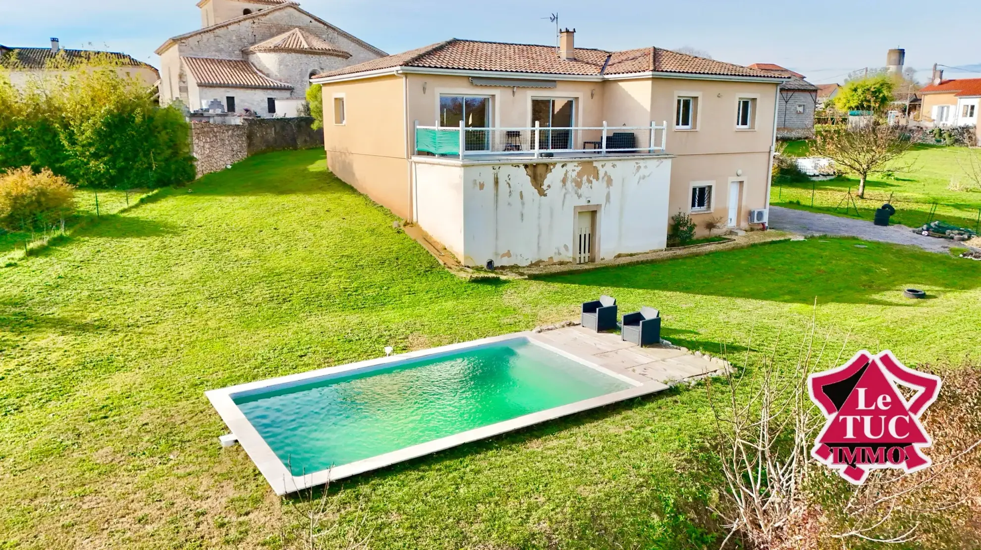 Maison contemporaine avec piscine chauffée à Massoules 