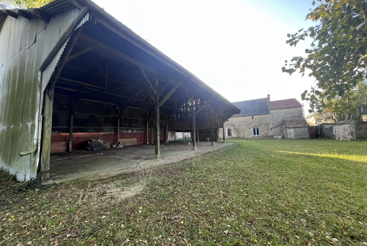 Ferme à rénover à Angerville avec hangar et dépendances 