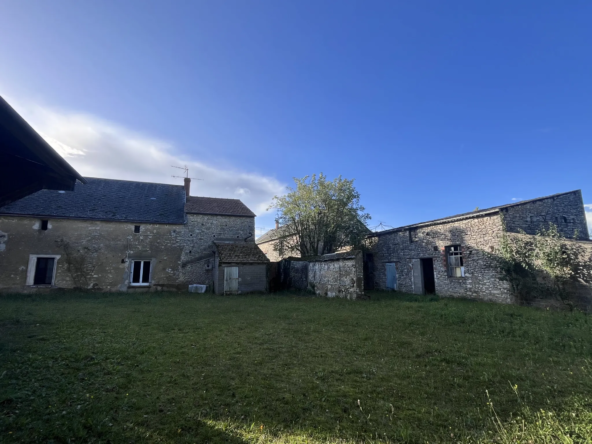 Ferme à rénover à Angerville avec hangar et dépendances