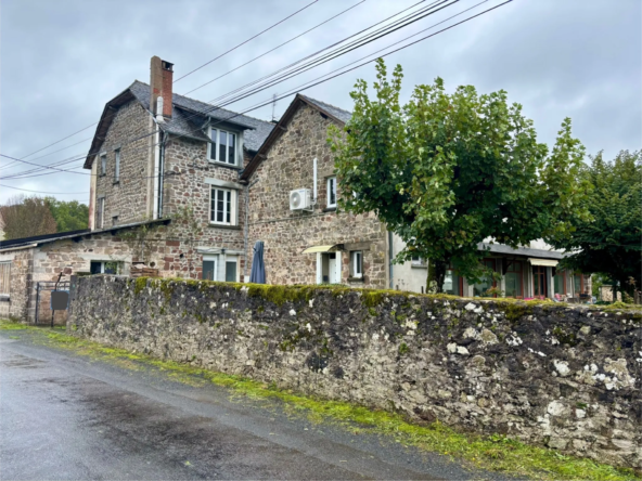 Maison et appartements à Vignols