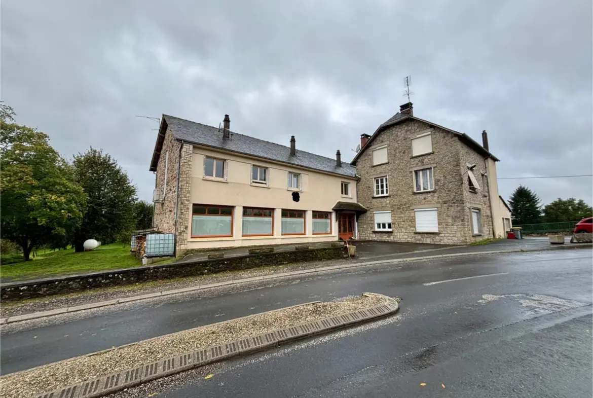 Maison et appartements à Vignols 