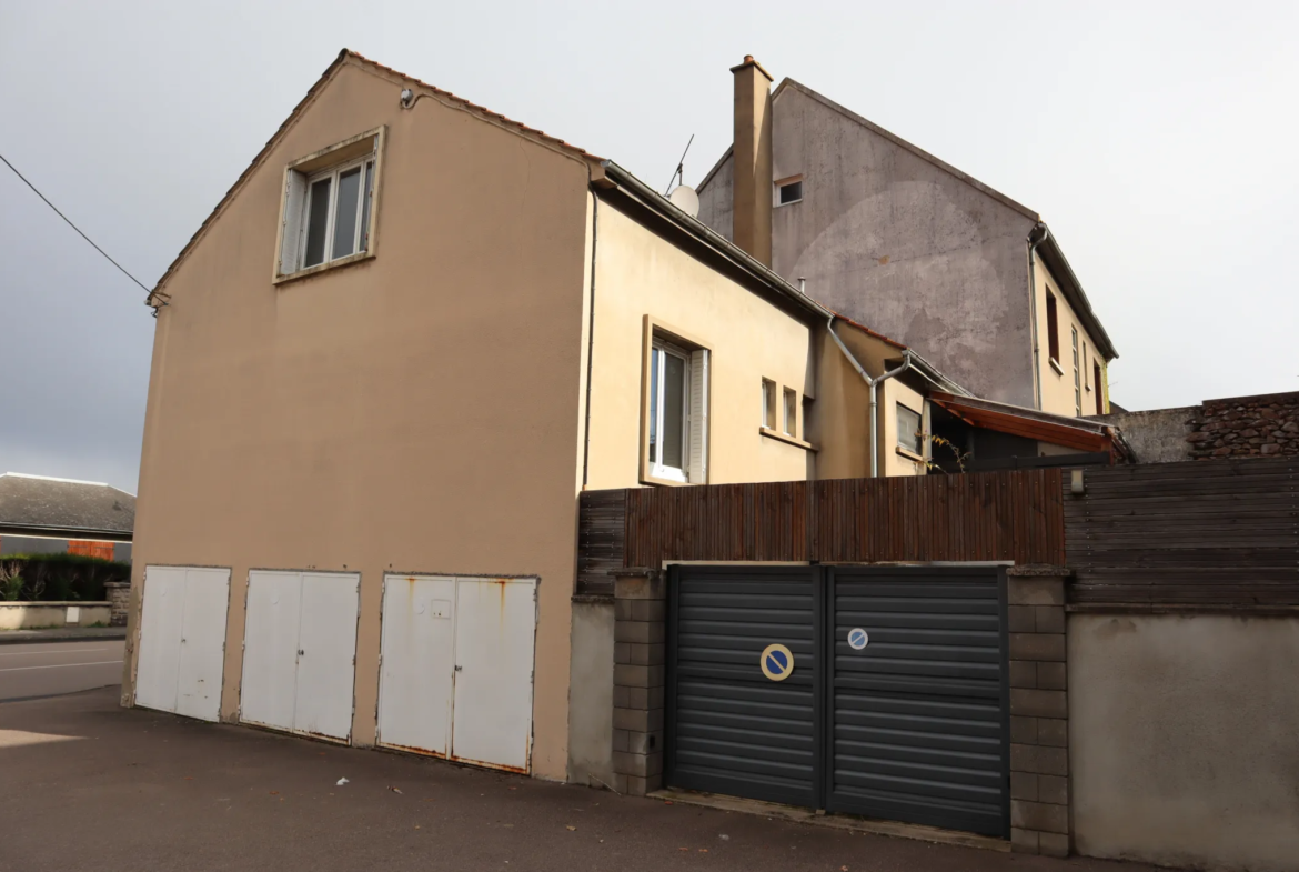 Maison spacieuse avec 5 chambres et 4 garages à Autun 