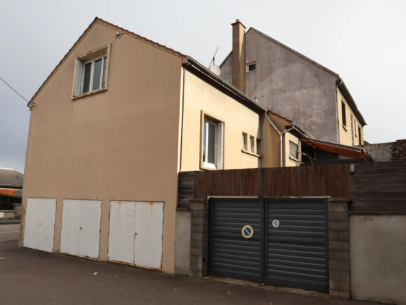 Maison spacieuse avec 5 chambres et 4 garages à Autun