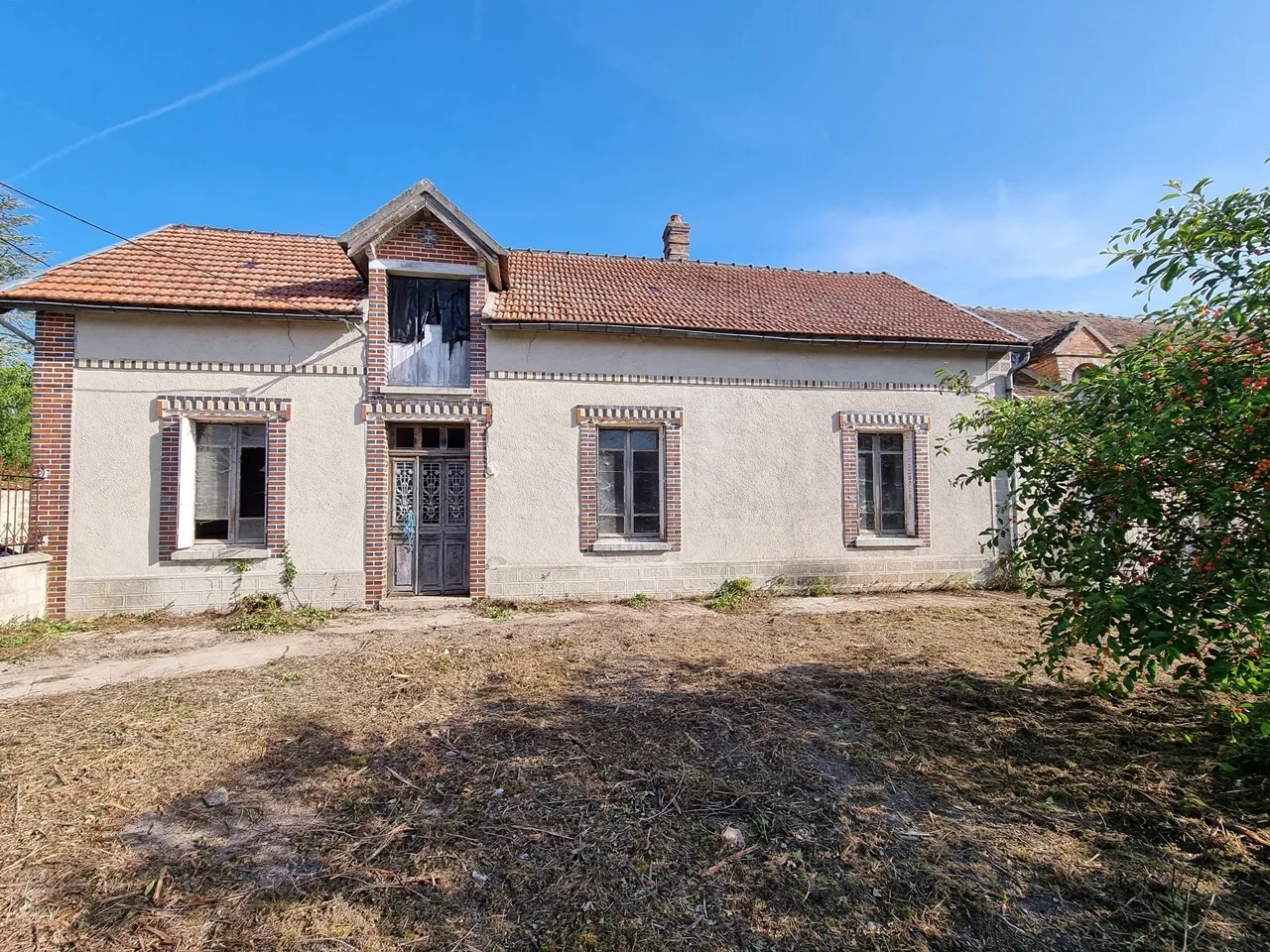 Fermette à restaurer à Bray sur Seine avec jardin de 1105 m² 