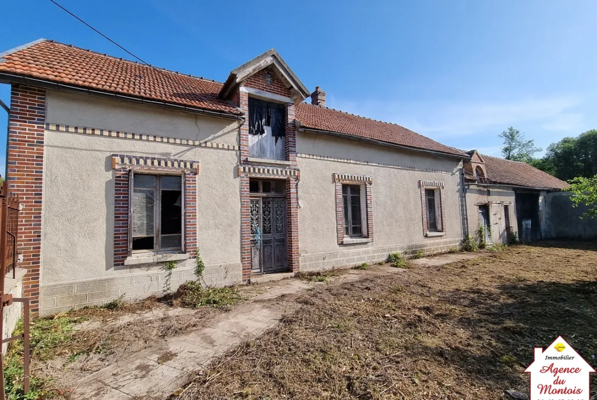 Fermette à restaurer à Bray sur Seine avec jardin de 1105 m² 