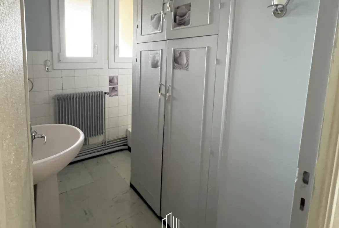 Appartement T4 à rénover de 80 m² à Montpellier dans le quartier Saint Martin 