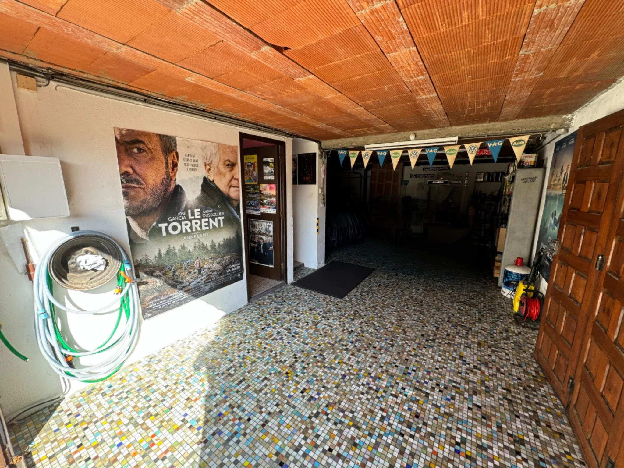 Maison avec piscine et garage à Quillan offrant une vue imprenable 