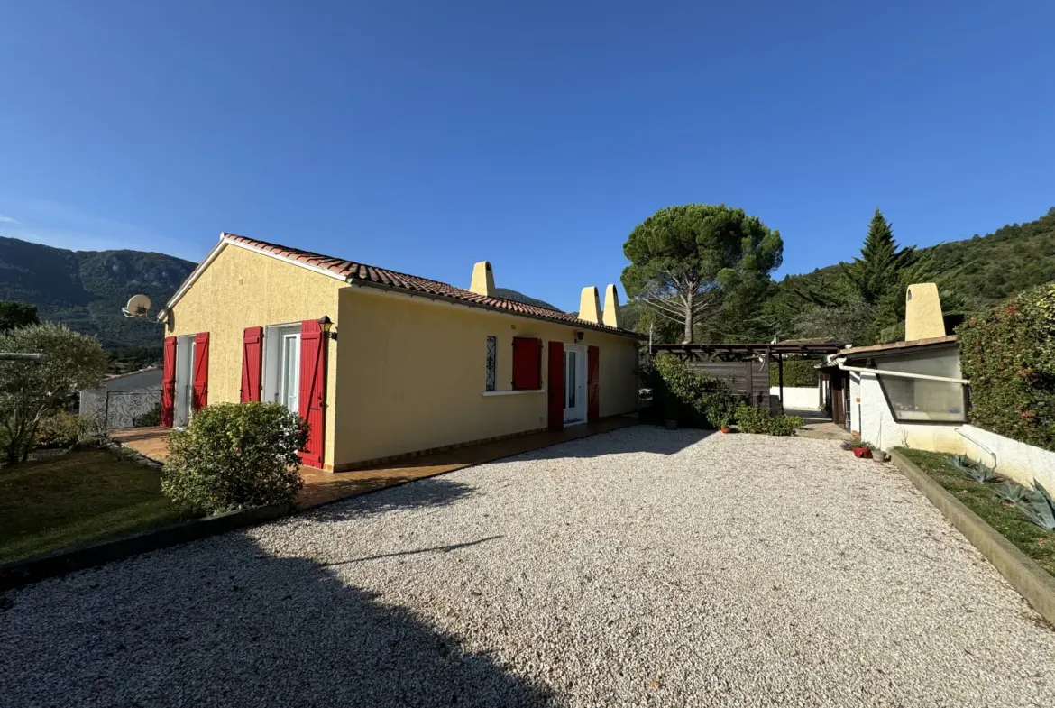 Maison avec piscine et garage à Quillan offrant une vue imprenable 