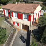 Maison avec piscine et garage à Quillan offrant une vue imprenable