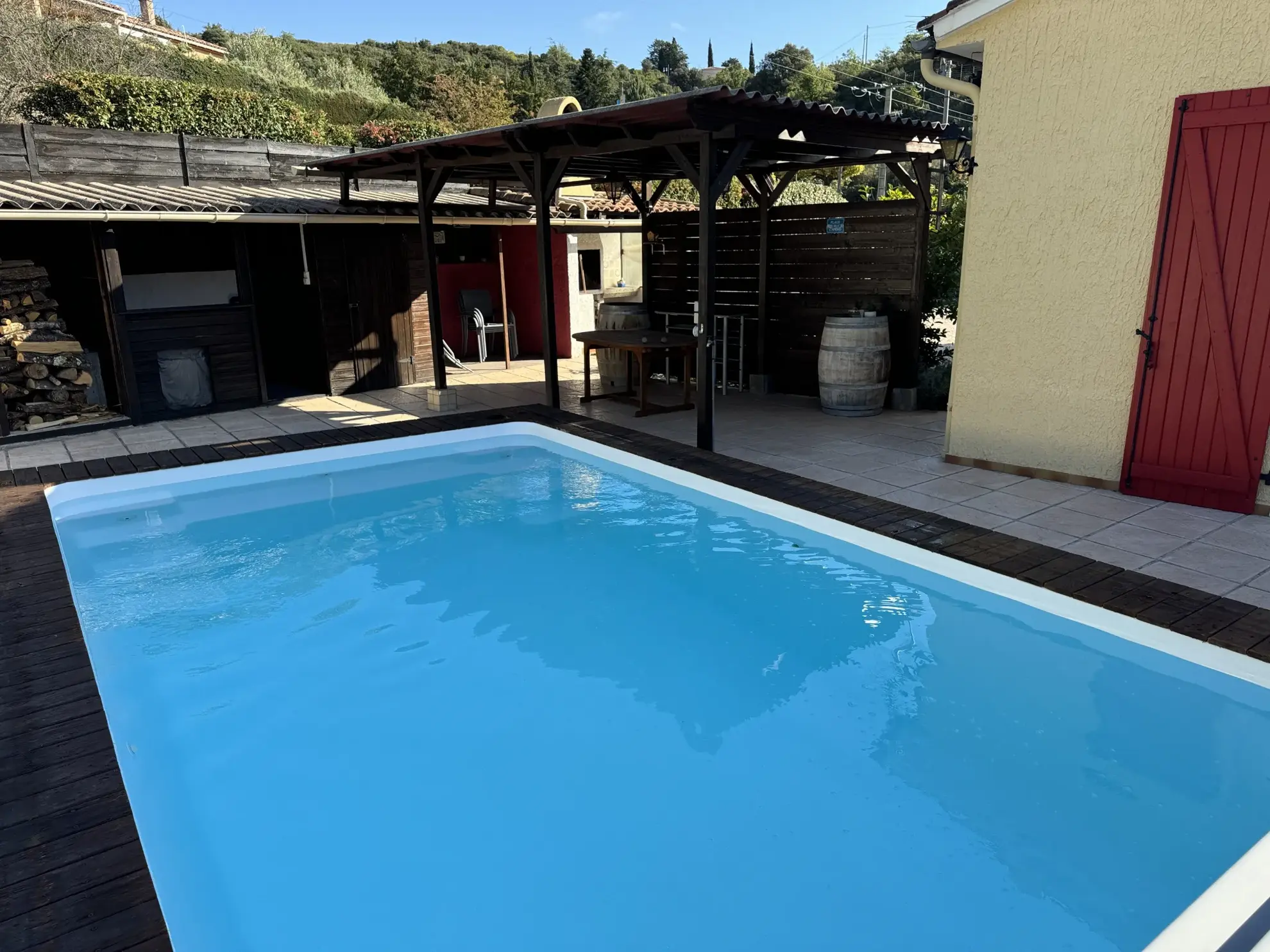 Maison avec piscine et garage à Quillan offrant une vue imprenable 