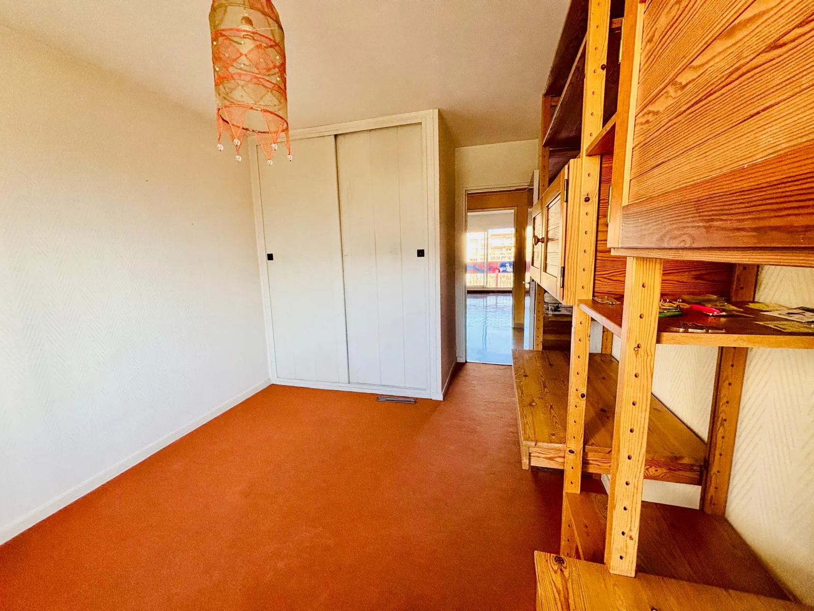 Appartement T4 80 m² à rénover à Grenoble avec balcon et terrasse 