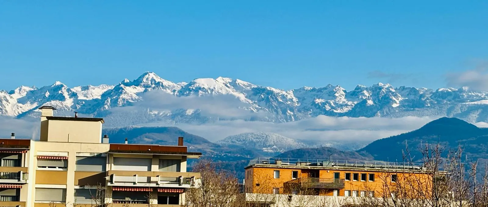 Appartement T4 80 m² à rénover à Grenoble avec balcon et terrasse 