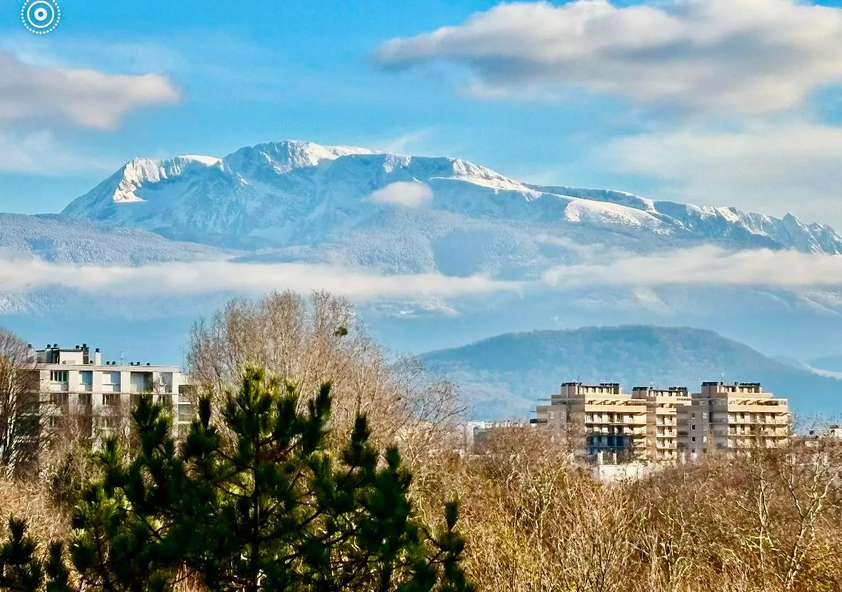 Appartement T4 80 m² à rénover à Grenoble avec balcon et terrasse 