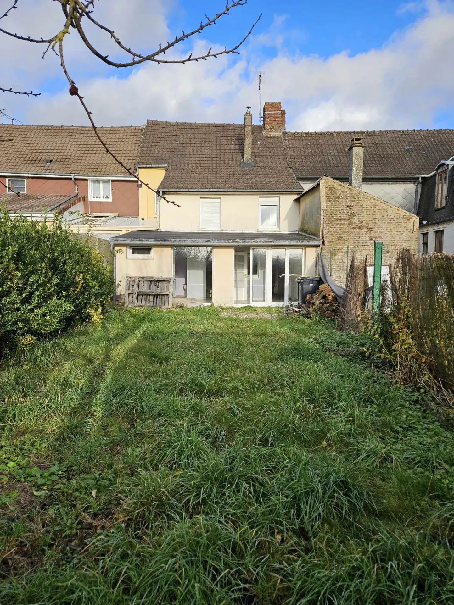 À vendre : Maison de ville à Oisemont avec jardin 