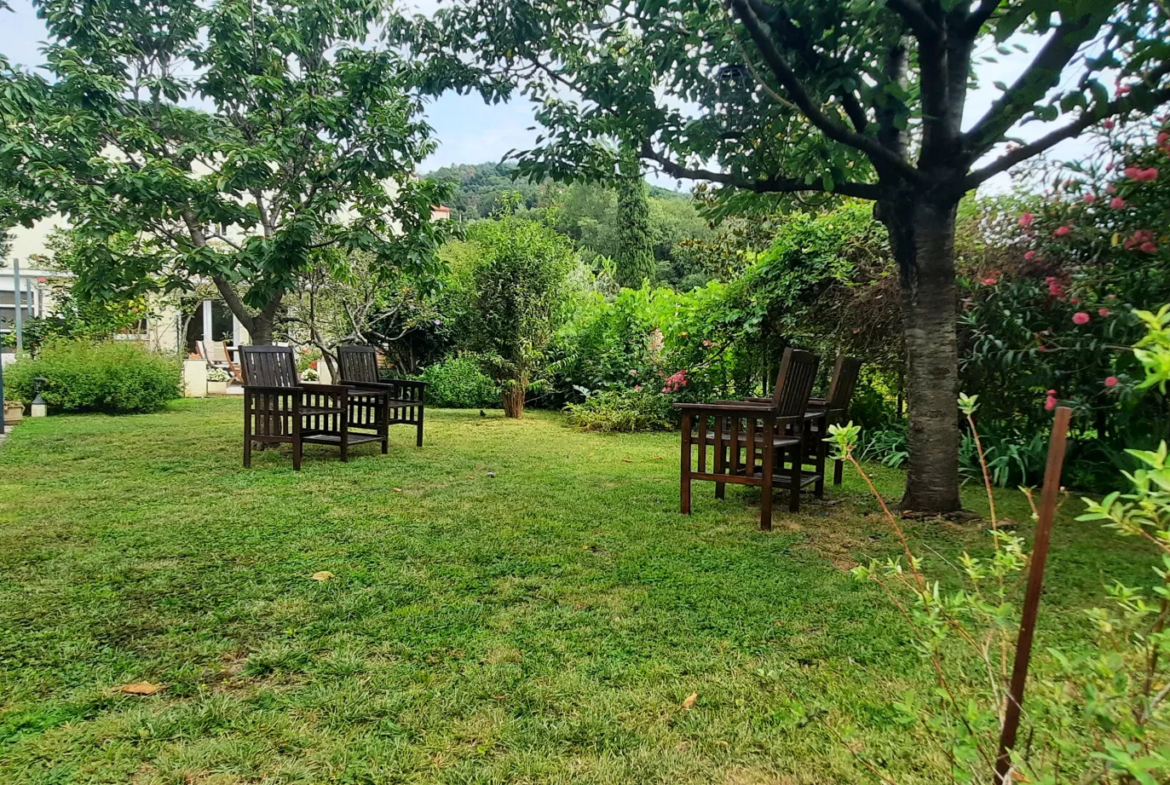 Maison familiale F6 à vendre à Arles sur Tech avec jardin 