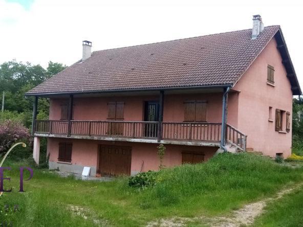 Maison spacieuse avec vue sur la chaîne des puys à Lachaux