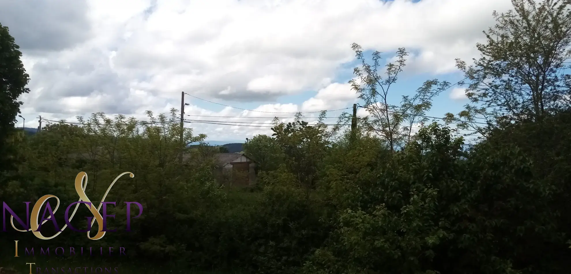 Maison spacieuse avec vue sur la chaîne des puys à Lachaux 