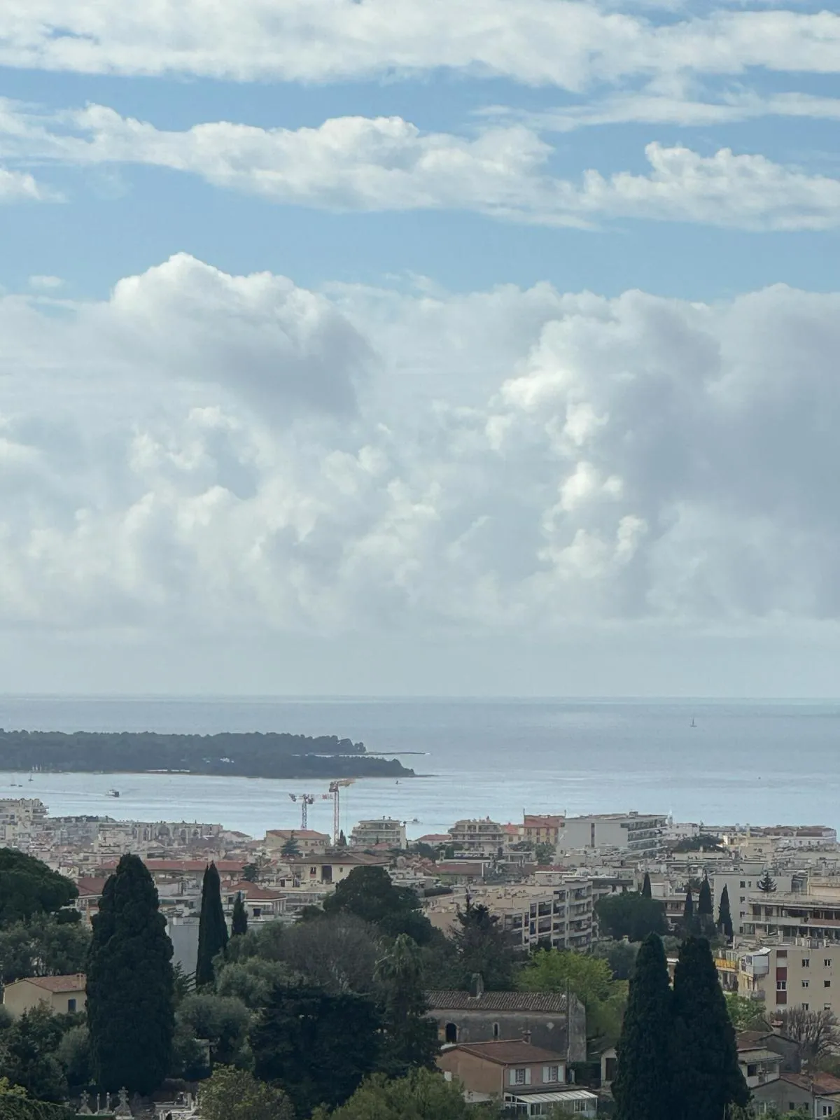 T3 Dernier Étage Rénové à Le Cannet avec Vue Mer et Piscine 