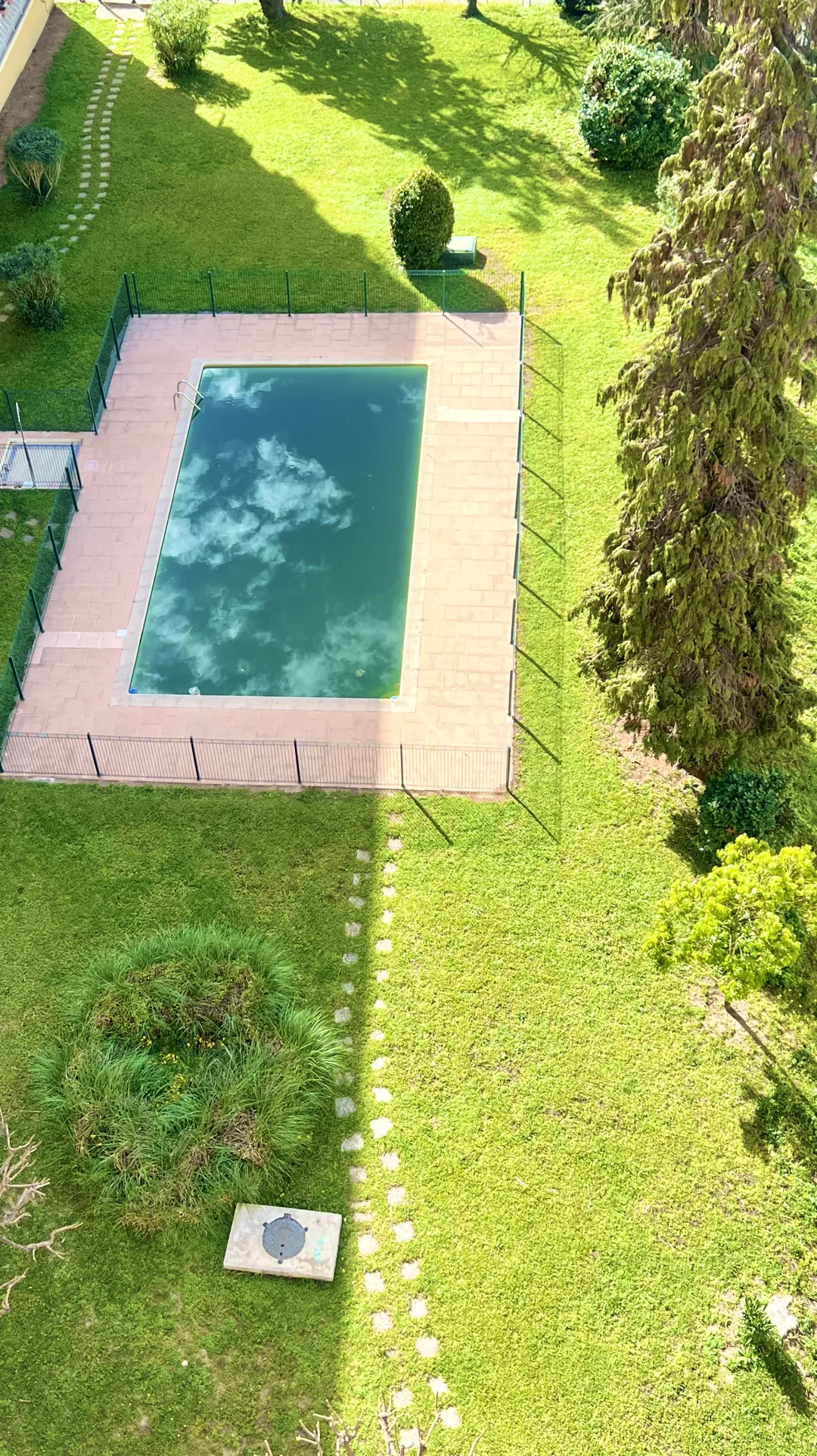 T3 Dernier Étage Rénové à Le Cannet avec Vue Mer et Piscine 