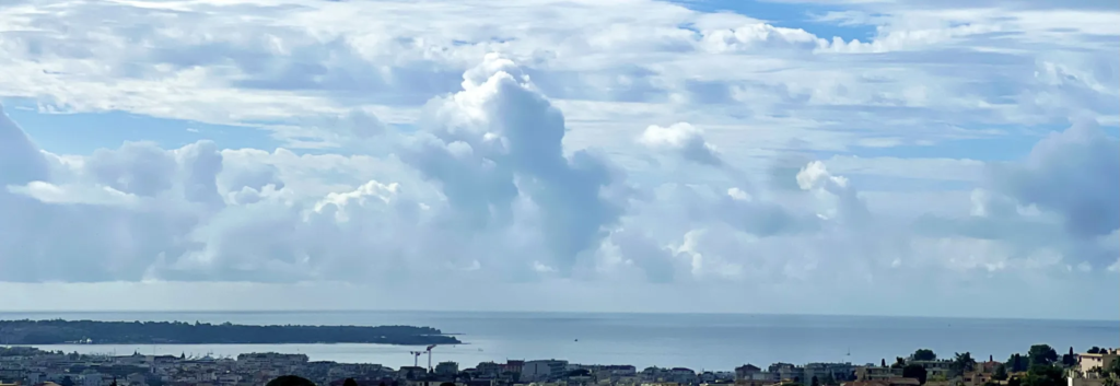 T3 Dernier Étage Rénové à Le Cannet avec Vue Mer et Piscine