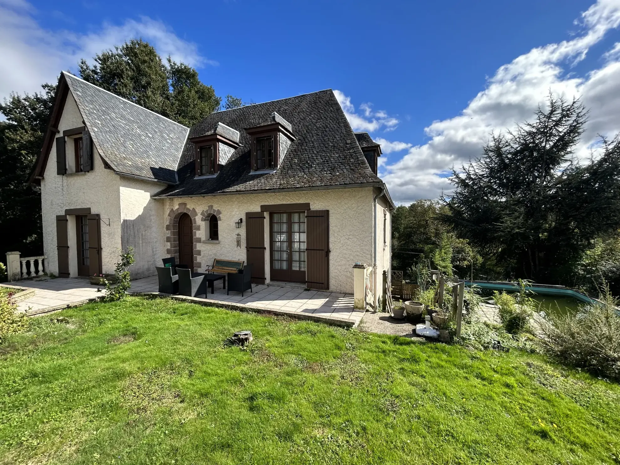 Maison à Egletons en Corrèze avec piscine et sous-sol 