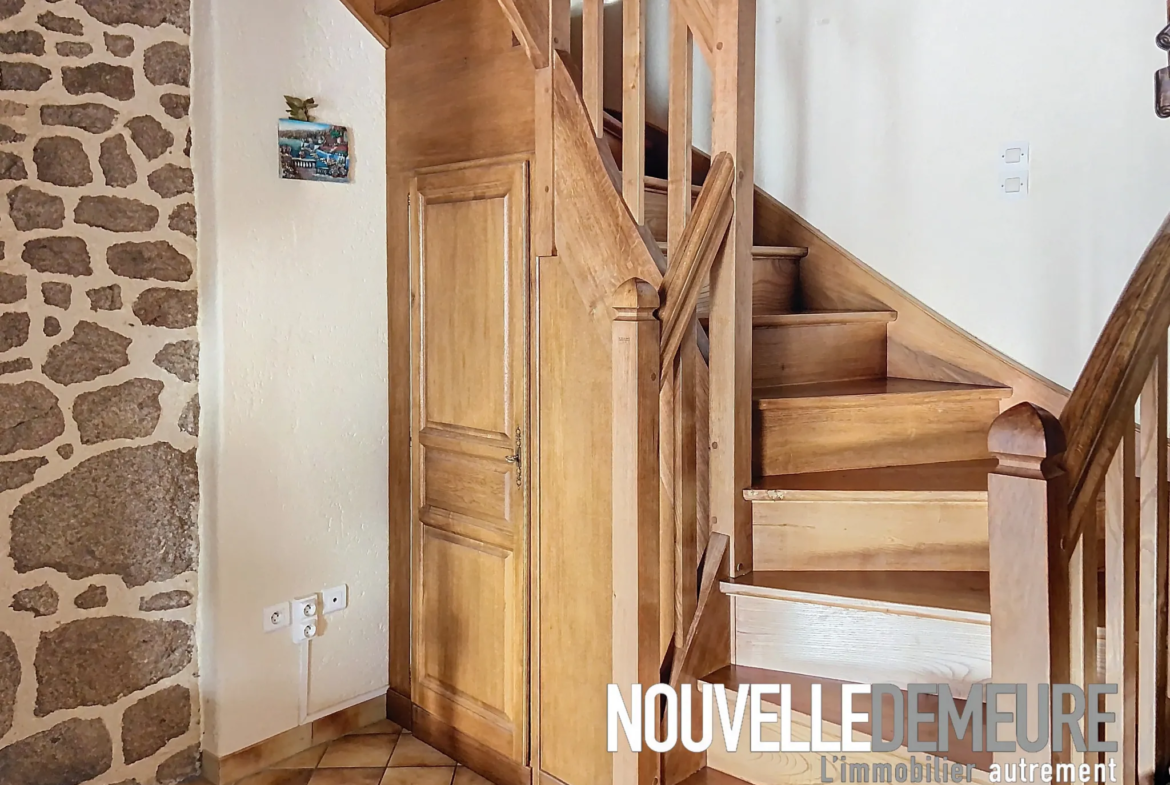 Maison en pierres de 93 m² à Chauvigné à vendre 