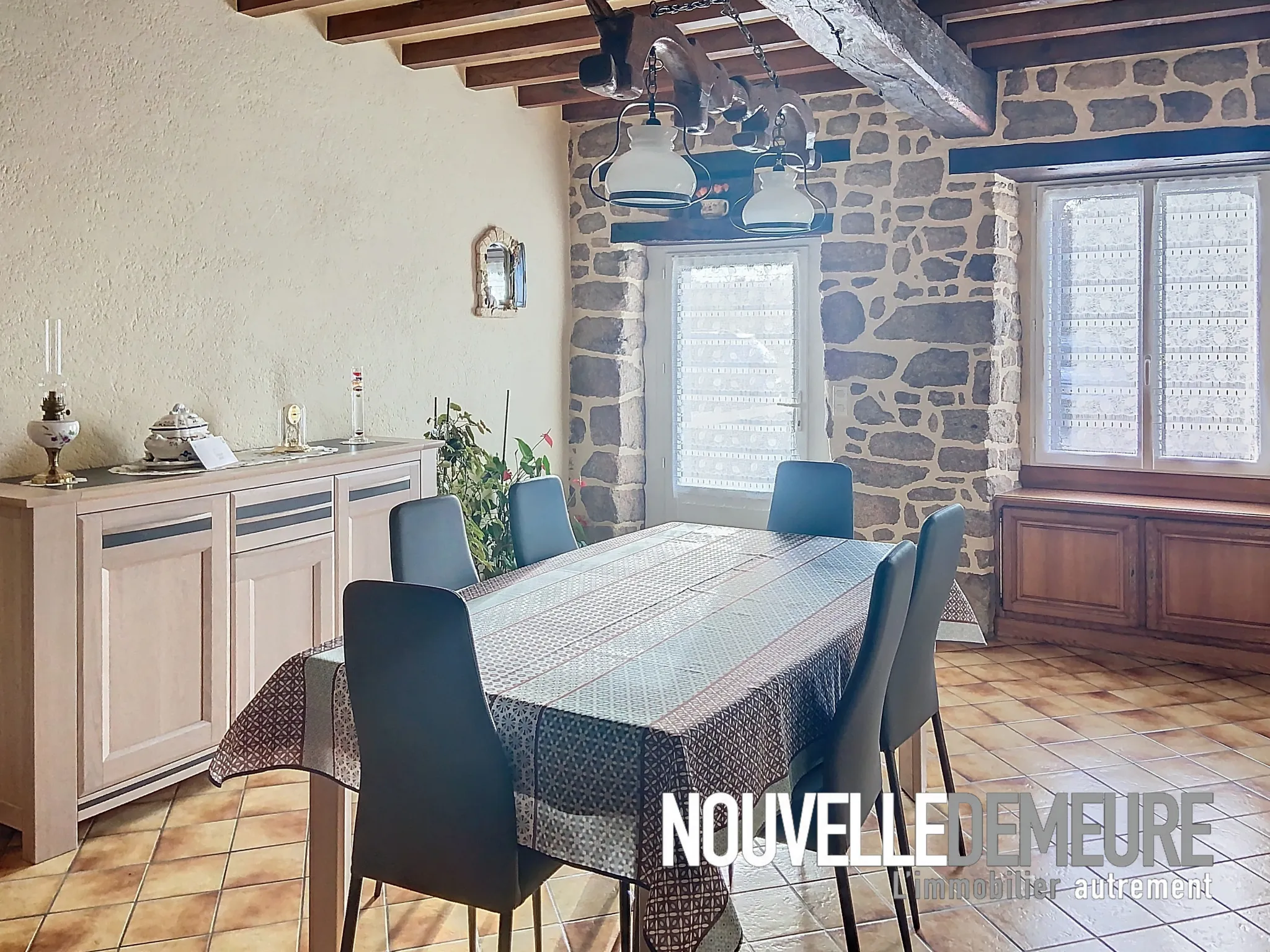 Maison en pierres de 93 m² à Chauvigné à vendre 