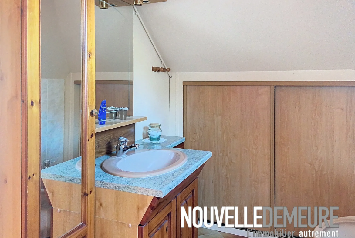 Maison en pierres de 93 m² à Chauvigné à vendre 