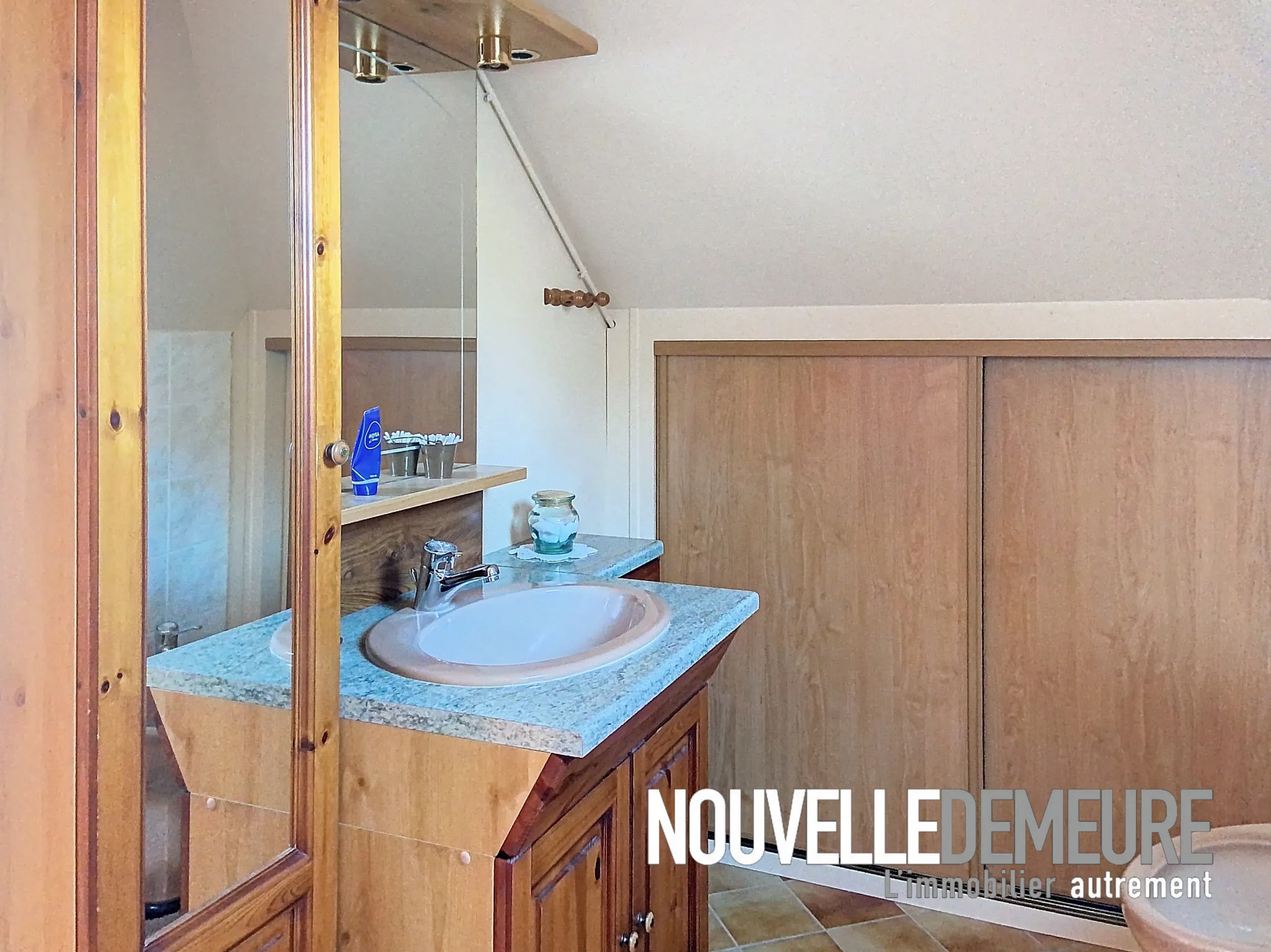 Maison en pierres de 93 m² à Chauvigné à vendre 