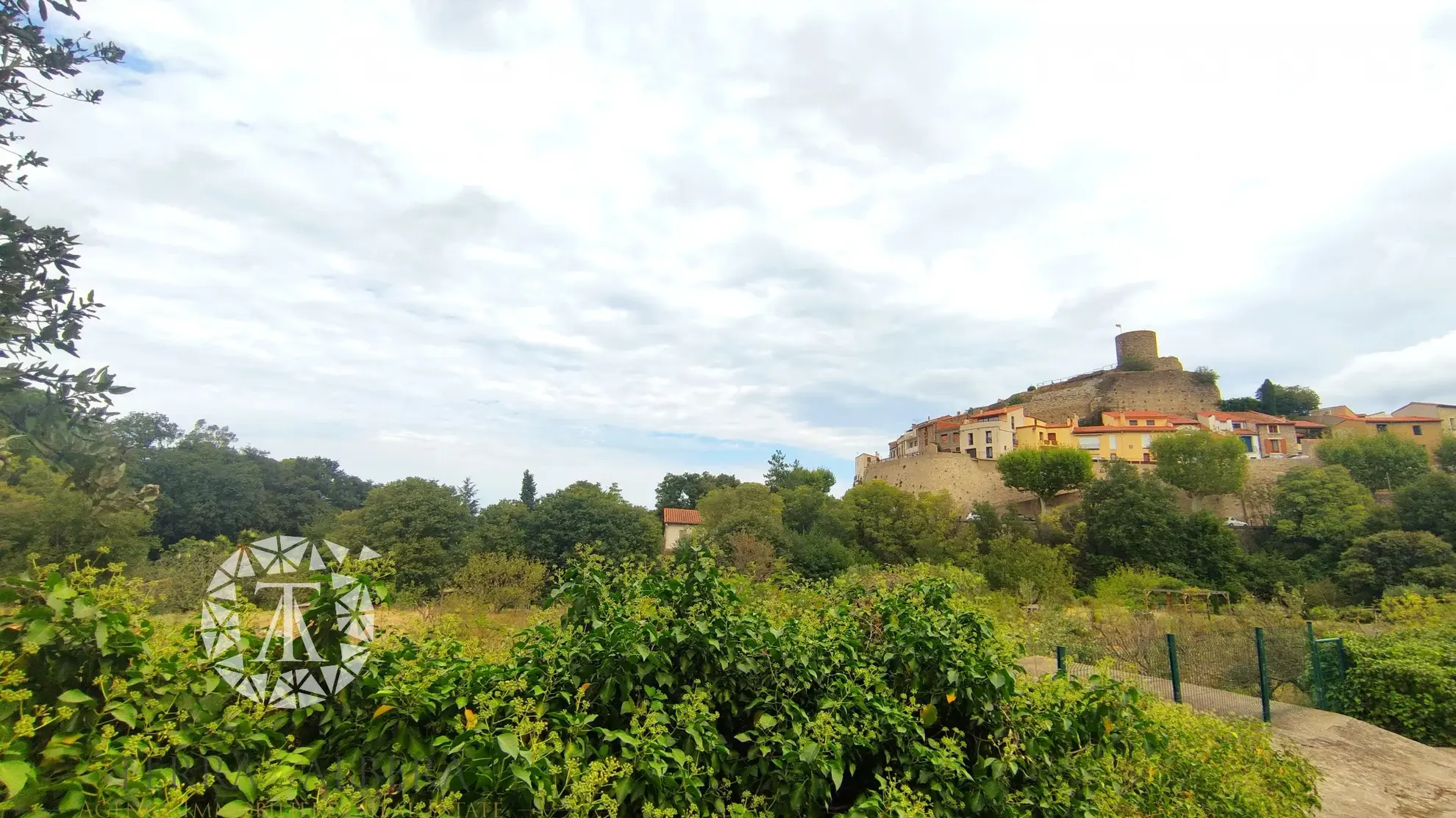 Terrain non constructible de 1148 m² à Laroque des Albères 