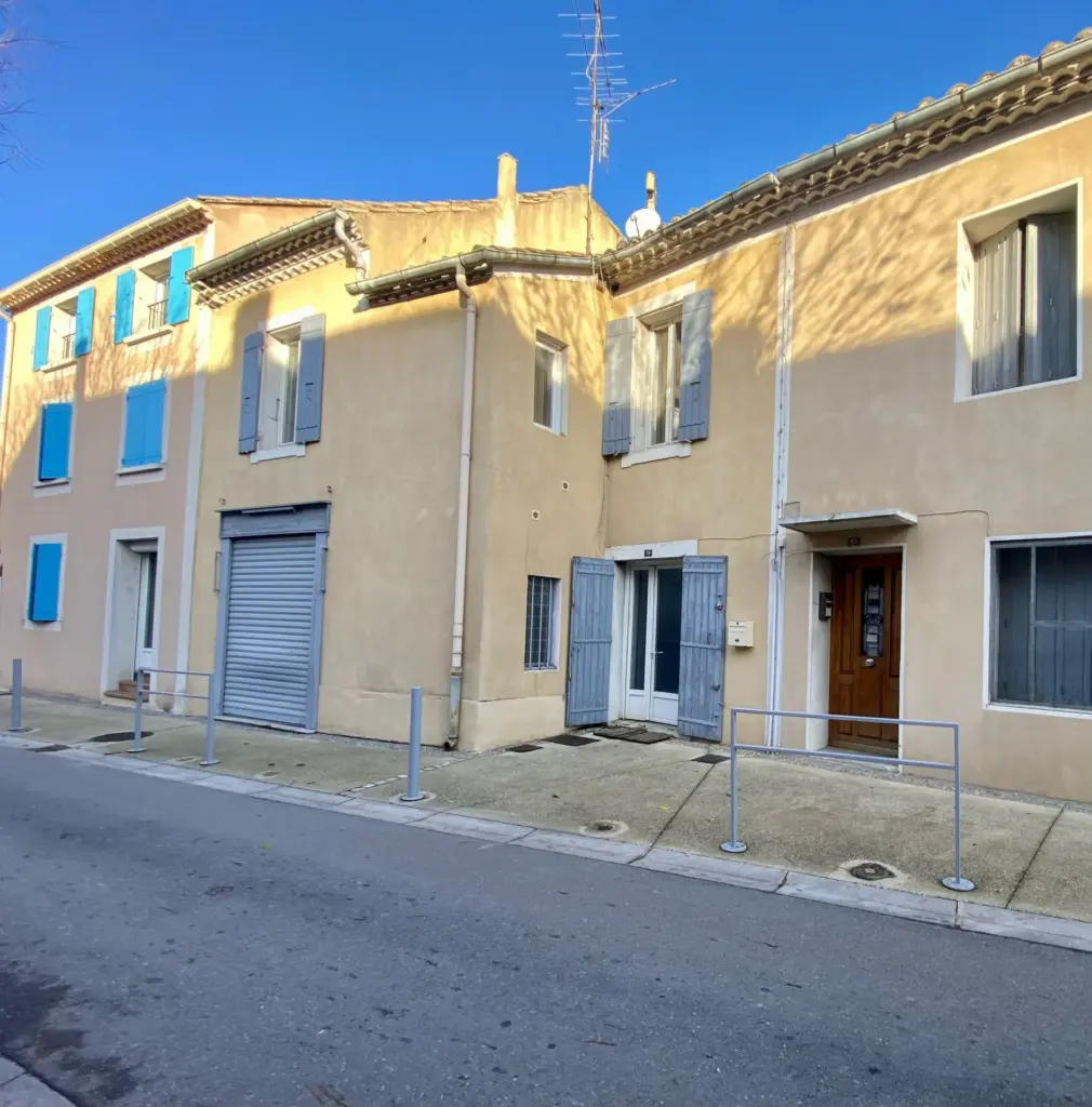 Maison de village à vendre à Camaret sur Aigues - 3 chambres + dépendance