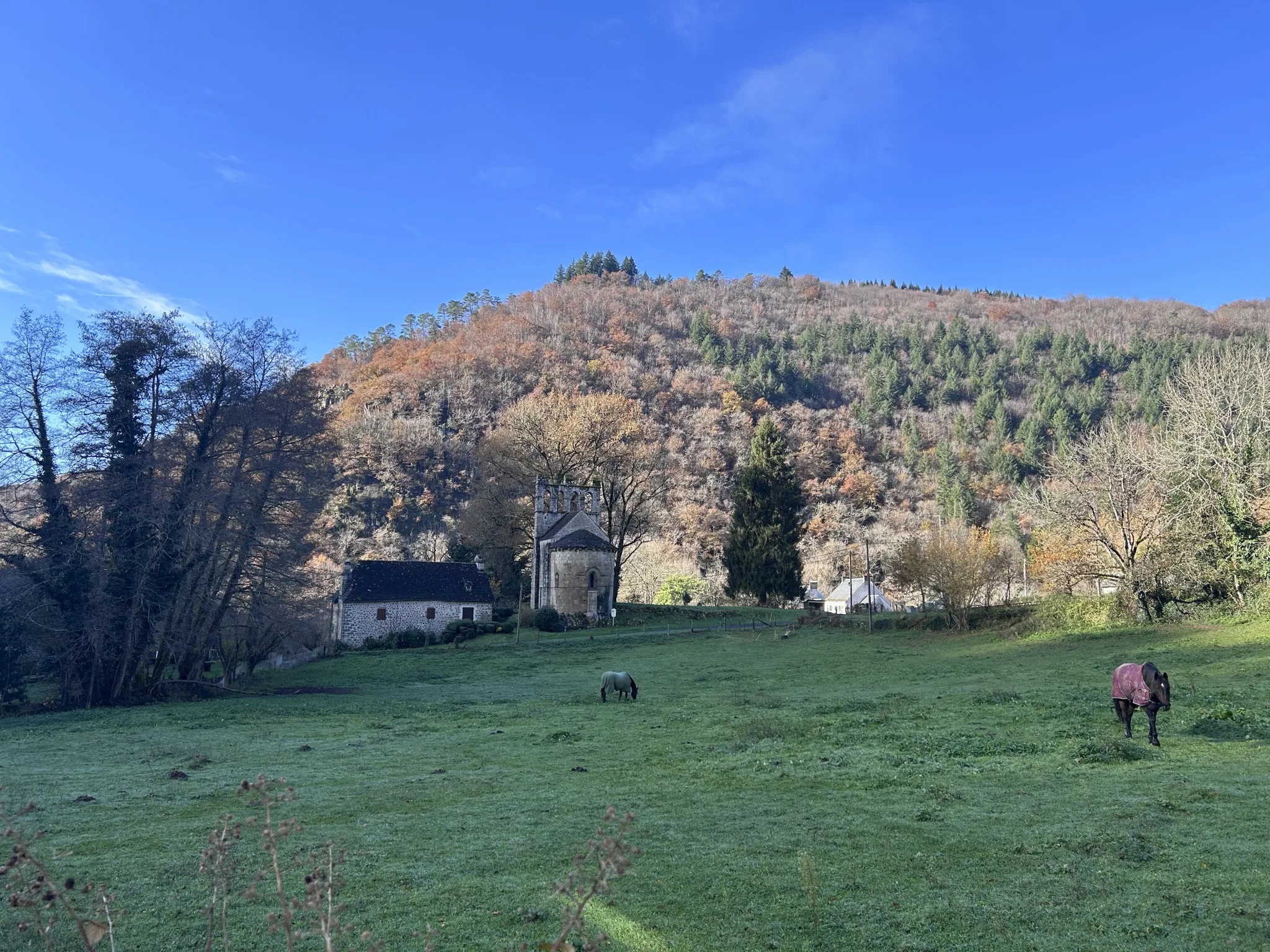 Maison en pierres avec superbe vue à Servières le Château 