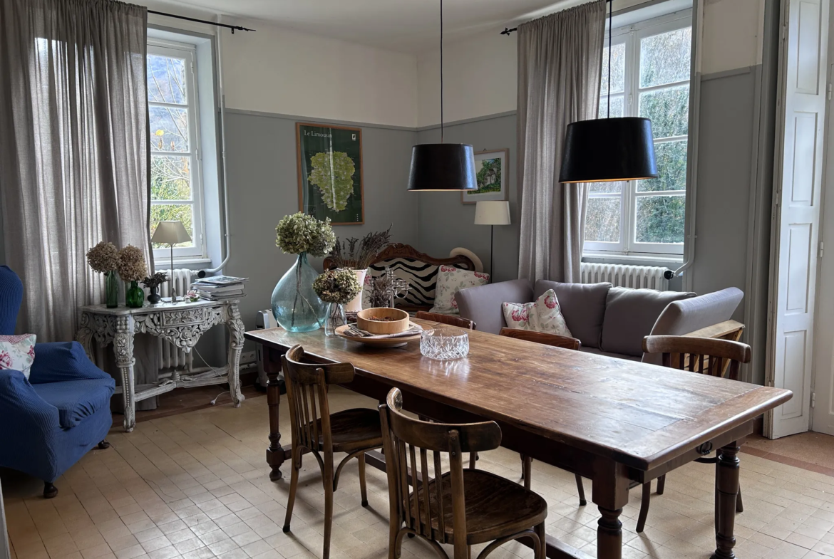 Maison en pierres avec superbe vue à Servières le Château 