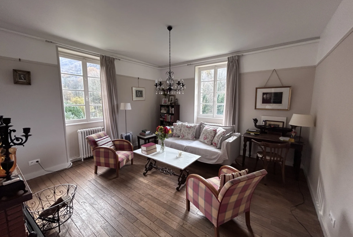 Maison en pierres avec superbe vue à Servières le Château 