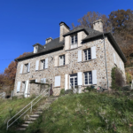 Maison en pierres avec superbe vue à Servières le Château