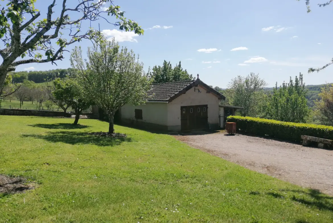 Maison spacieuse à vendre à Camburat - 210 000 € 