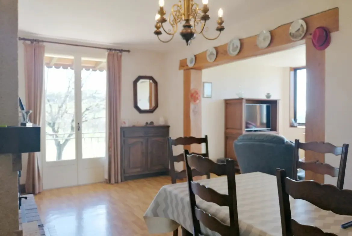 Maison spacieuse à vendre à Camburat - 210 000 € 