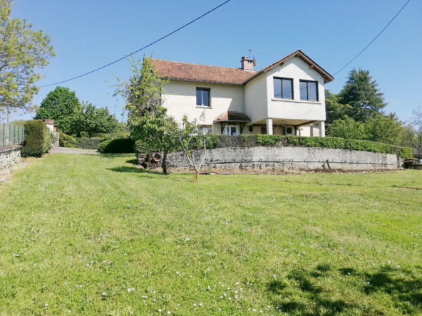 Maison à vendre à Camburat - Vue exceptionnelle et terrain spacieux