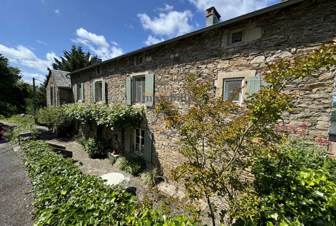 Ancien presbytère rénové à vendre à Alban 