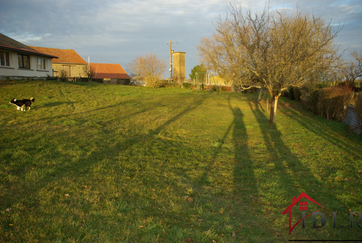 Ensemble immobilier calme avec 6 hectares de terrain à Autrey-les-Gray 