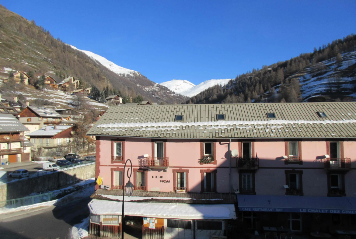 Loft à vendre à Abries - Vue dégagée sur le village 