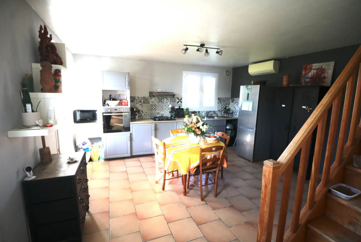 Maison 3 chambres à vendre à Saint-Savinien avec jardin et garage 