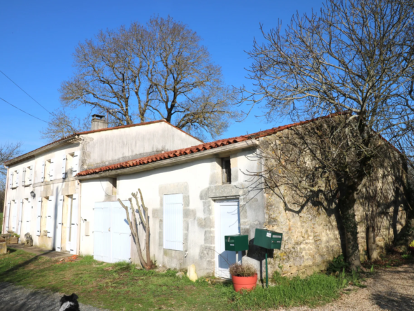 Maison 3 chambres à vendre à Saint-Savinien avec jardin et garage