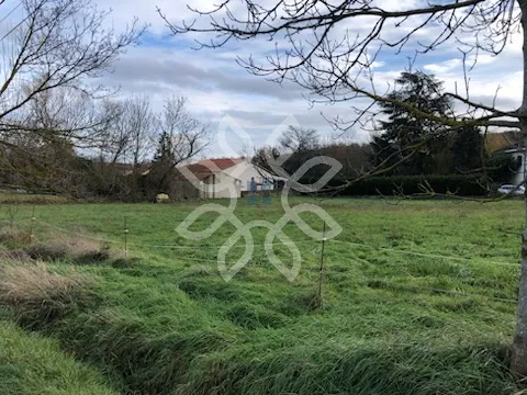 Terrain constructible de 1 010 m² à Brioude