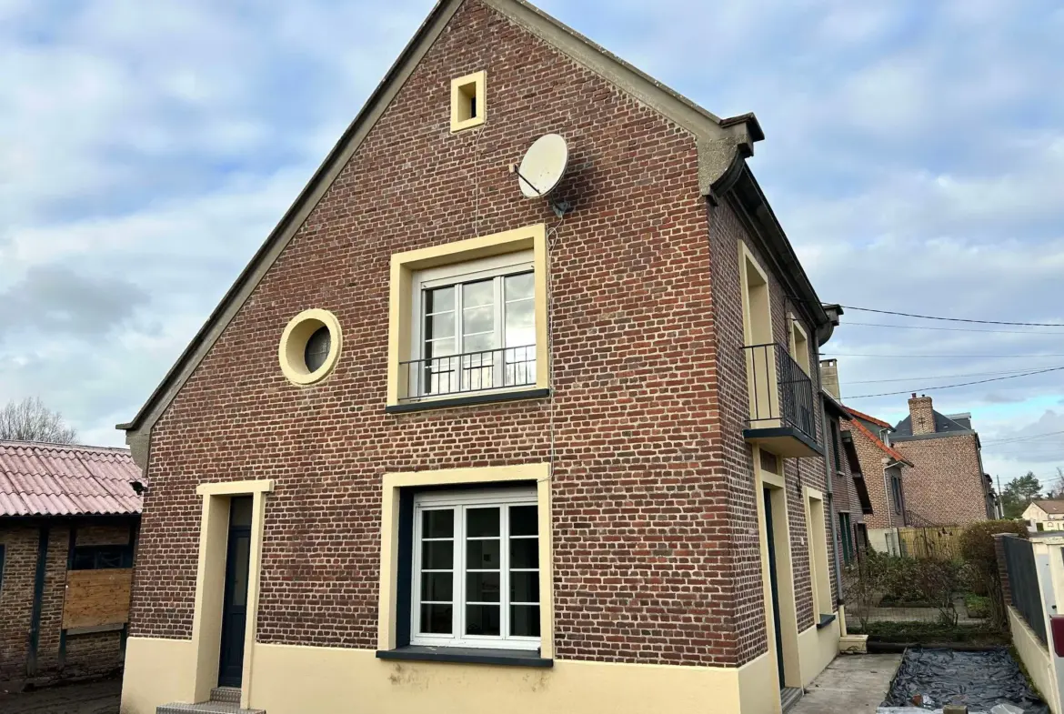 Maison individuelle rénovée à Abbeville avec jardin et dépendances 