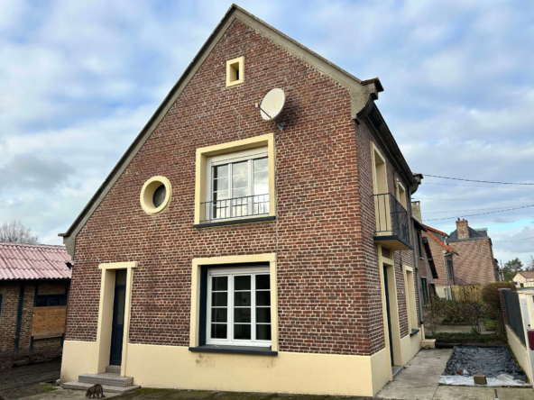 Maison individuelle rénovée à Abbeville avec jardin et dépendances