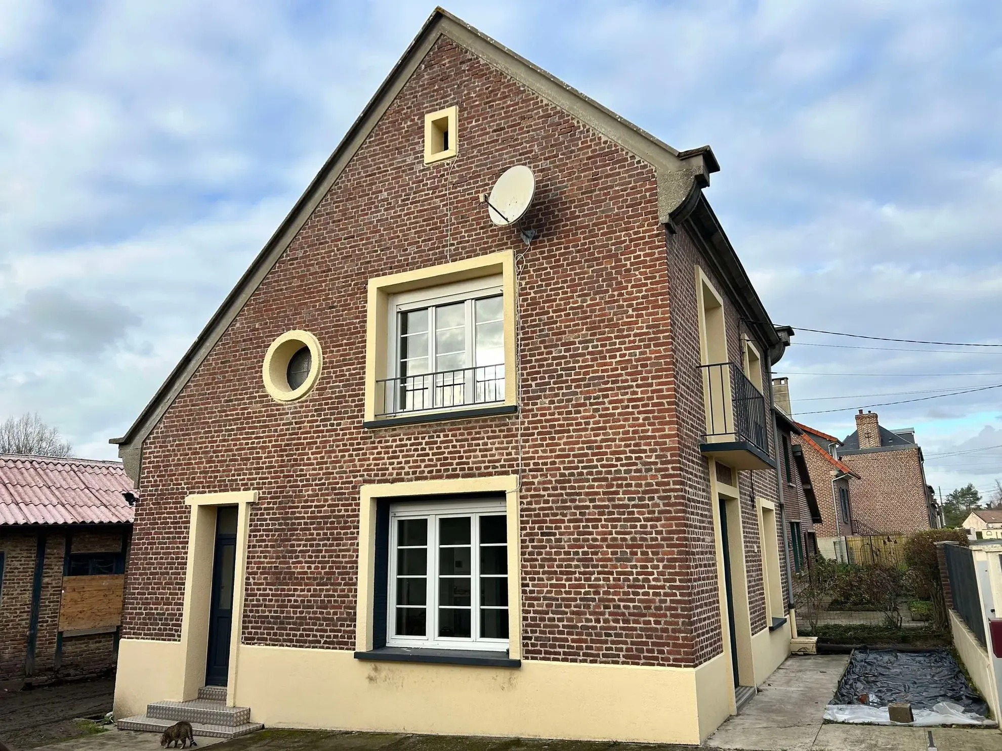 Maison individuelle rénovée à Abbeville avec jardin et dépendances 