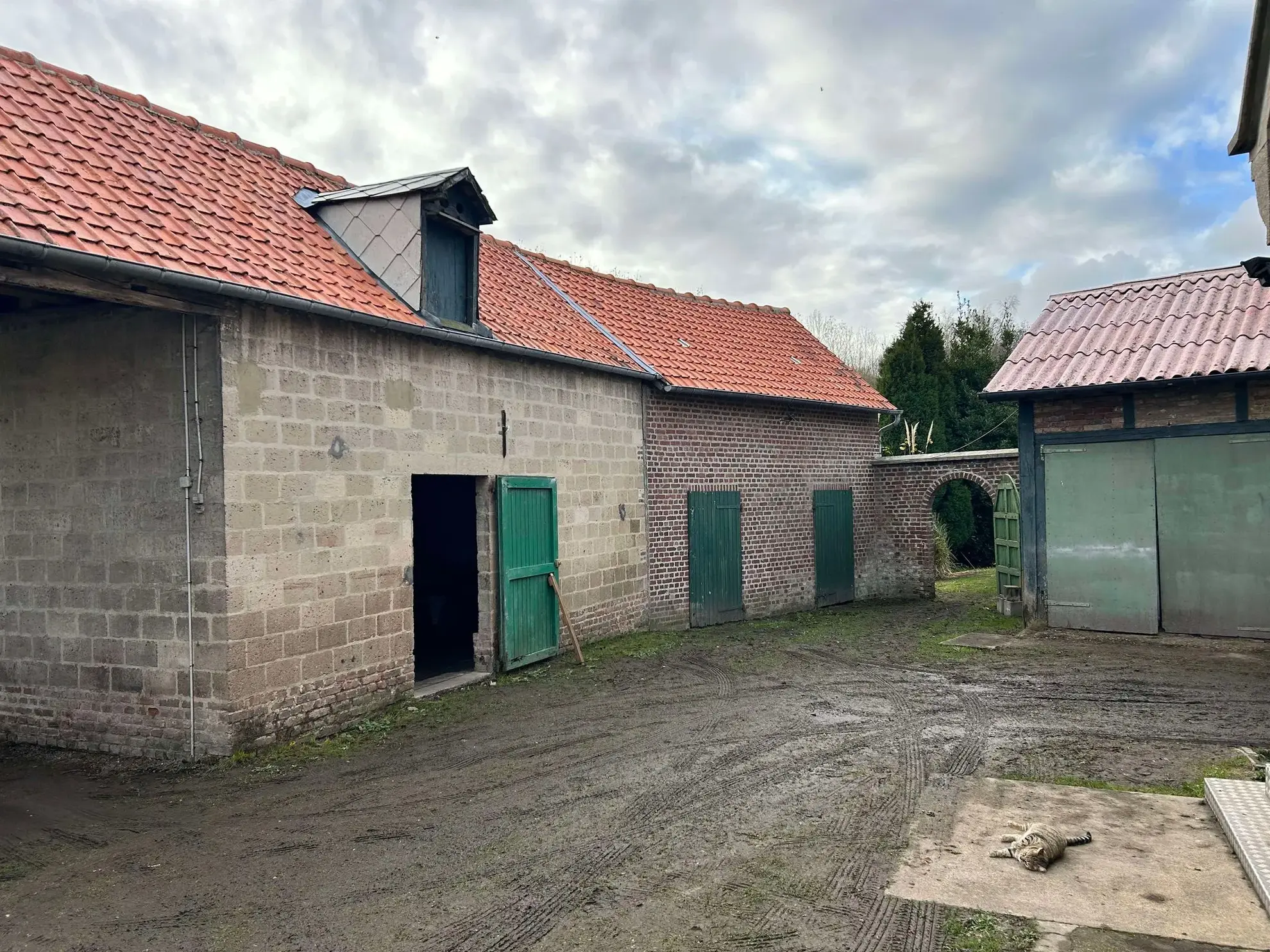 Maison individuelle rénovée à Abbeville avec jardin et dépendances 