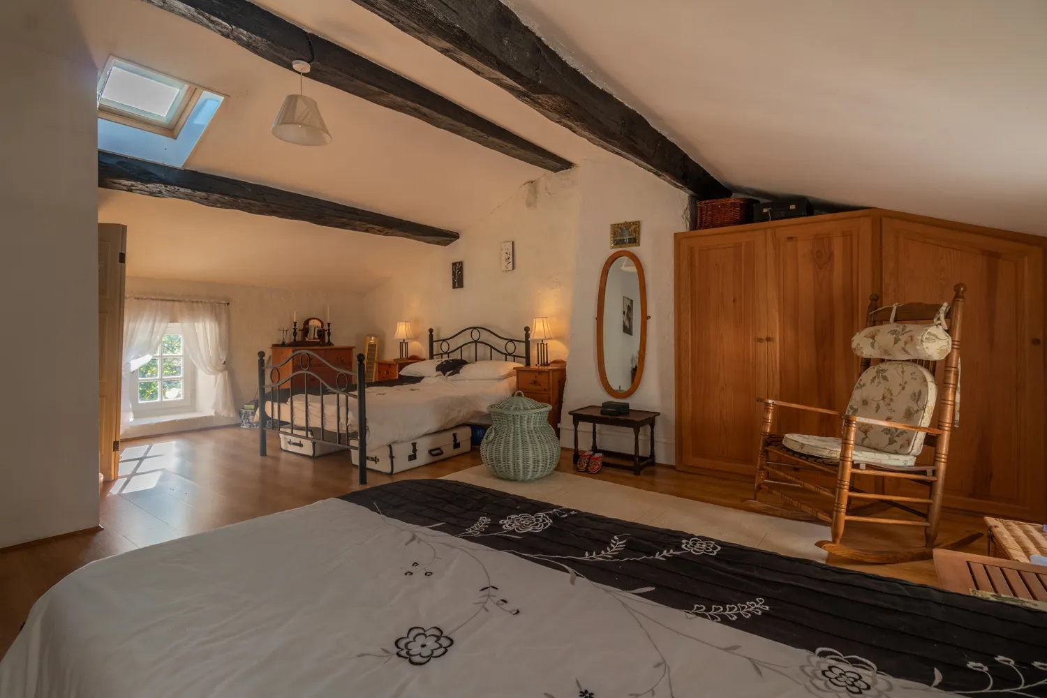 Maison ancienne de 85 m² à Saint-Savinien avec cour et grotte 