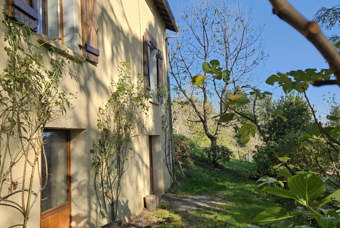 Charmante maison d'habitation à vendre avec grand terrain arboré de 9330 m² à Aubin 